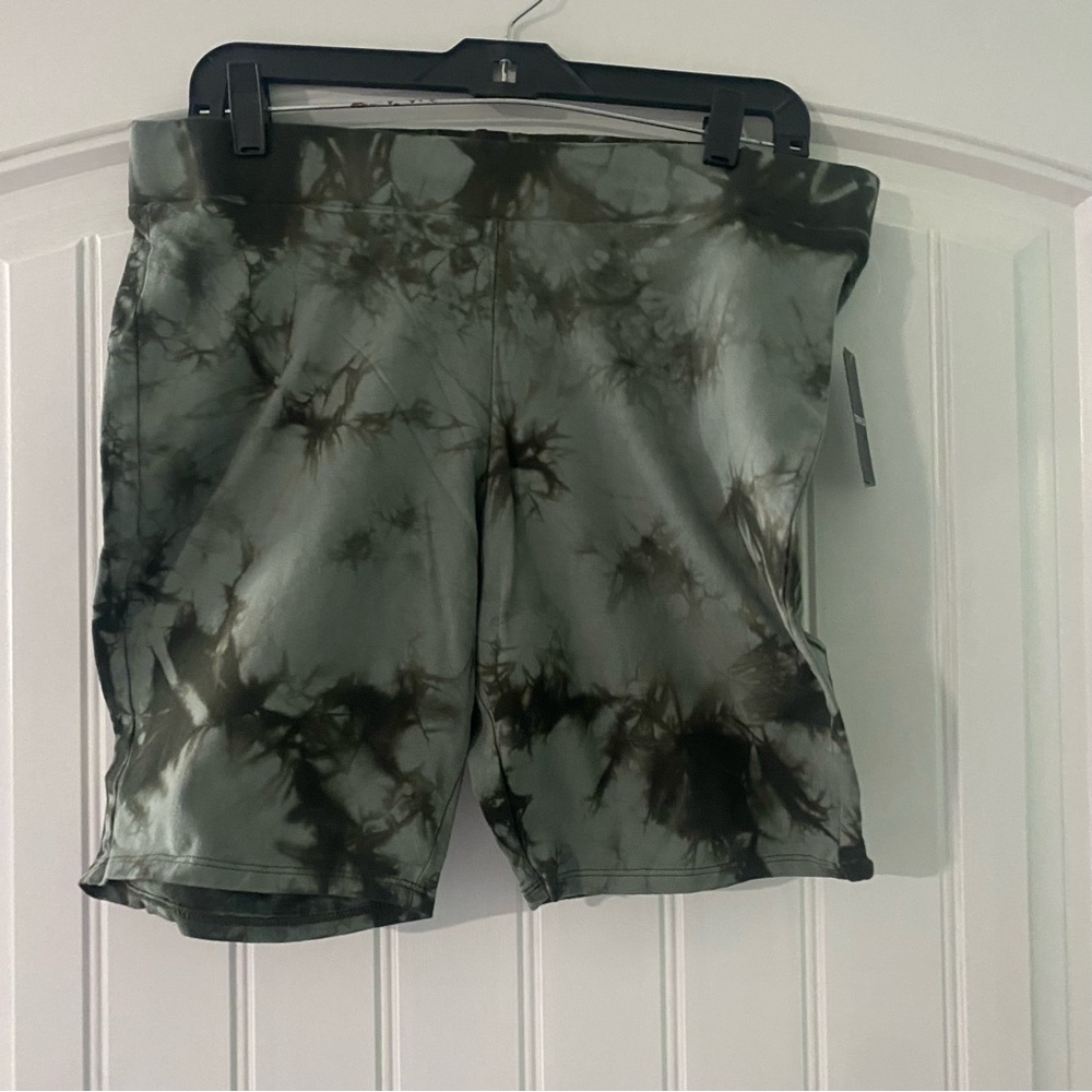 NWT Torrid size 2 green tie dye biker shorts